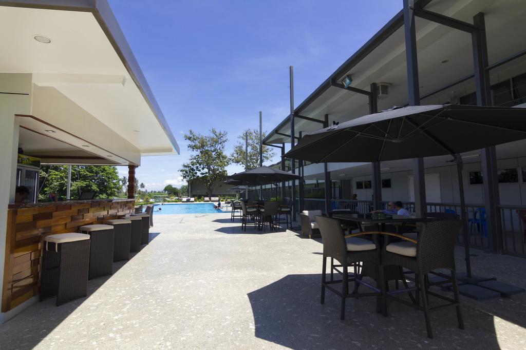 Crossroads Hotel Lae Omili Екстер'єр фото