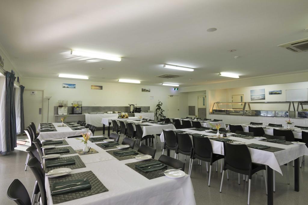 Crossroads Hotel Lae Omili Екстер'єр фото