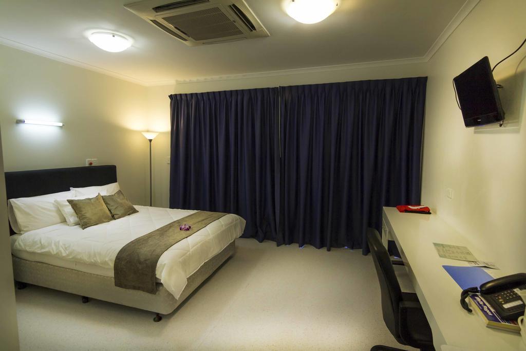 Crossroads Hotel Lae Omili Екстер'єр фото