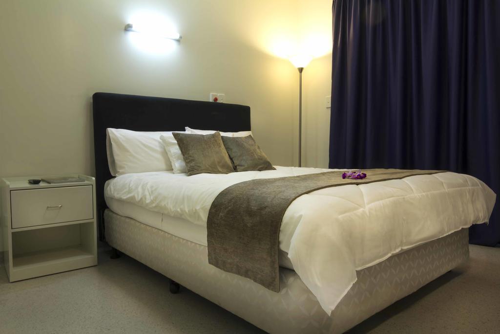 Crossroads Hotel Lae Omili Екстер'єр фото