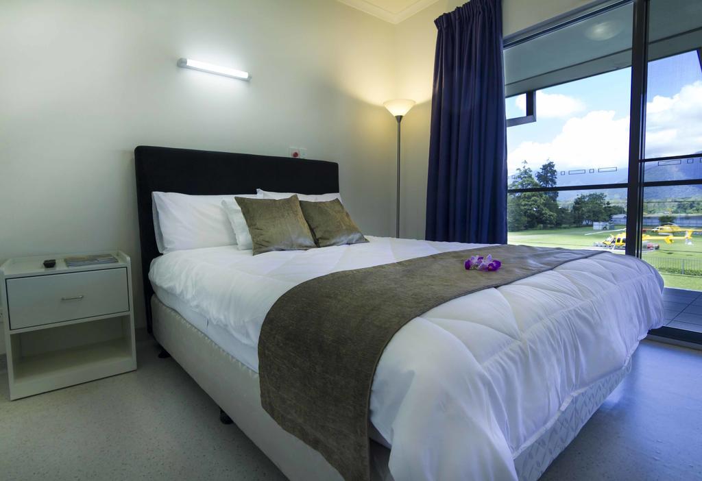 Crossroads Hotel Lae Omili Екстер'єр фото